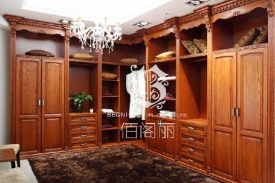 匠心獨(dú)具，自然與格調(diào)的融合 探索設(shè)計(jì)新穎的實(shí)木定制衣柜